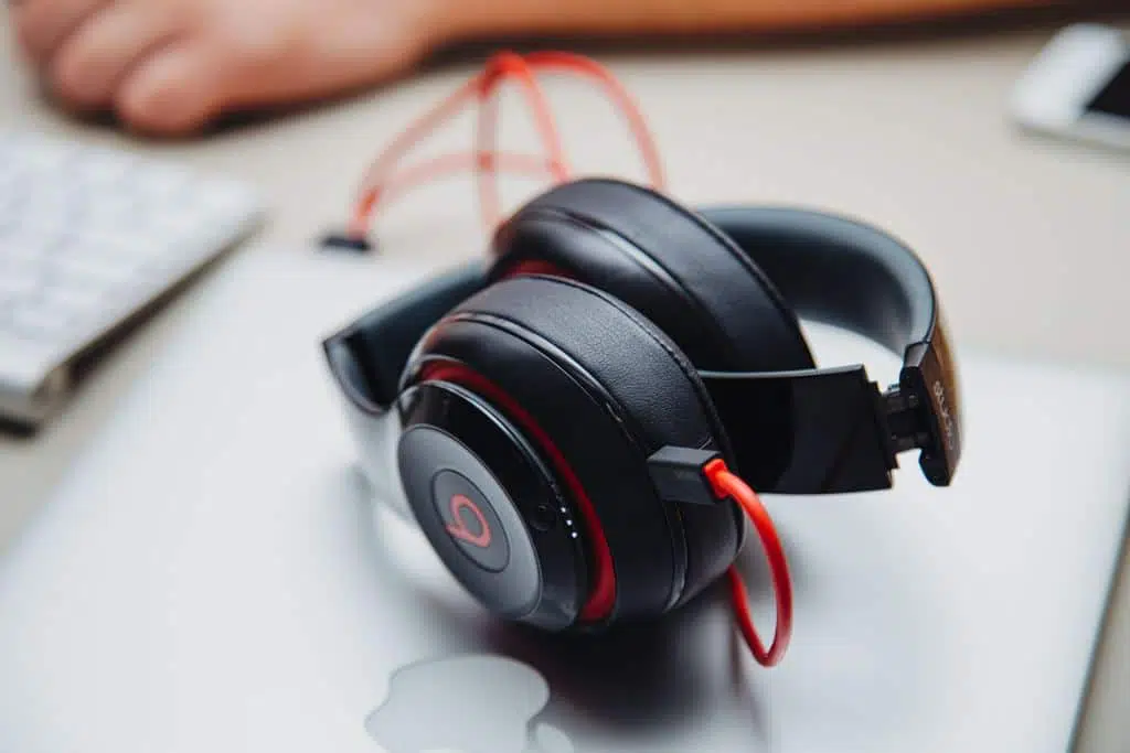 BeatsX vs Powerbeats 3 Wireless Earphones: Which Should You Buy?